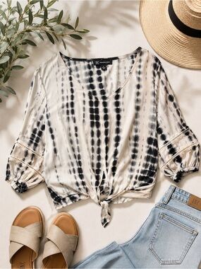 INC International Concepts Black & Cream Tie-Front V-Neck Blouse